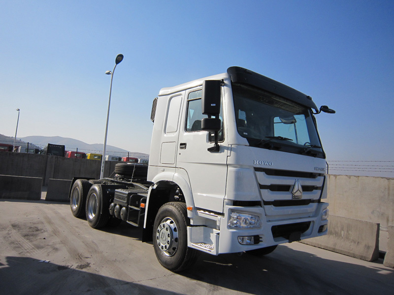 towing tractor towing tractor