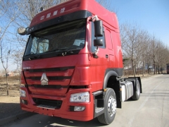 Easy installation SINOTRUK HOWO 4x2 Tractor Truck with two bunks, 2 Axle Hrailer Head, Truck Head Tractor